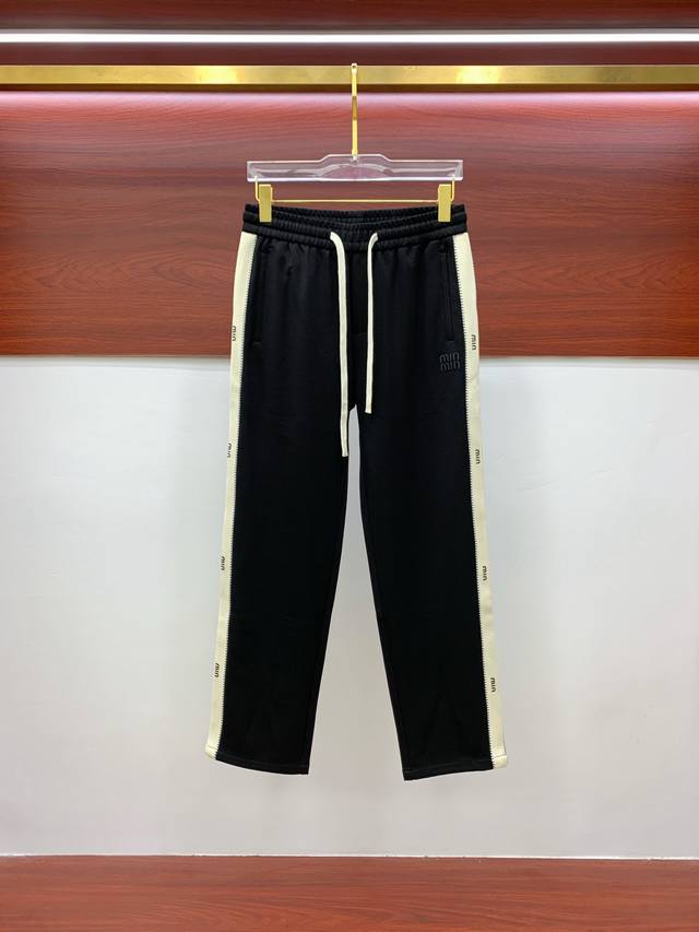 Miu Miu Exclusive New High-End Version of Casual Pants! Made with custom-made bo