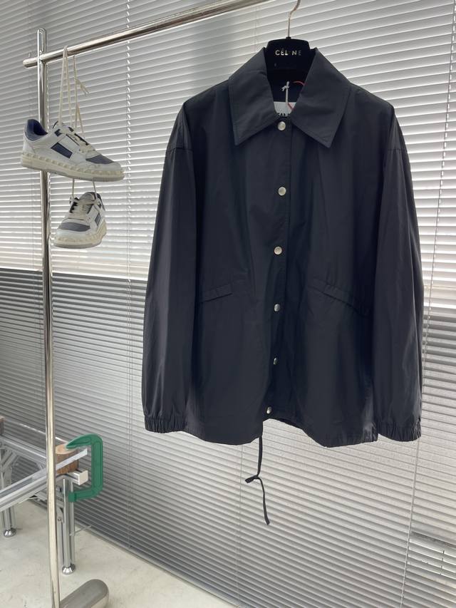 Jil Sander Printed Jacket. Made with custom-made silky cotton, this jacket boast