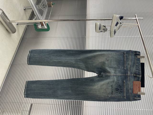 Prad 25 Autumn/Winter Perfect Washed Jeans. Soft and skin-friendly fabric, luxur