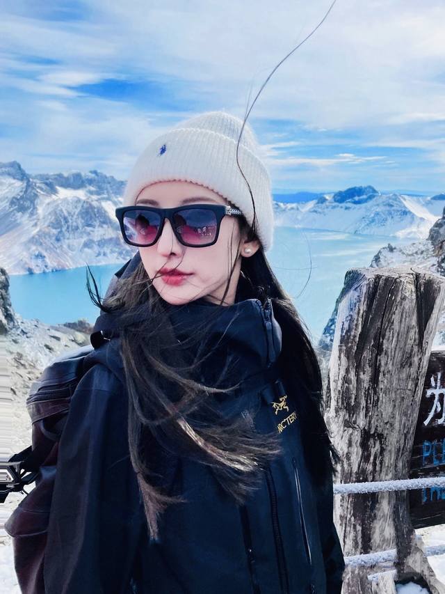 Arctery's ultimate weapon, the Arctery XV 6th generation, a hard-shell jacket th