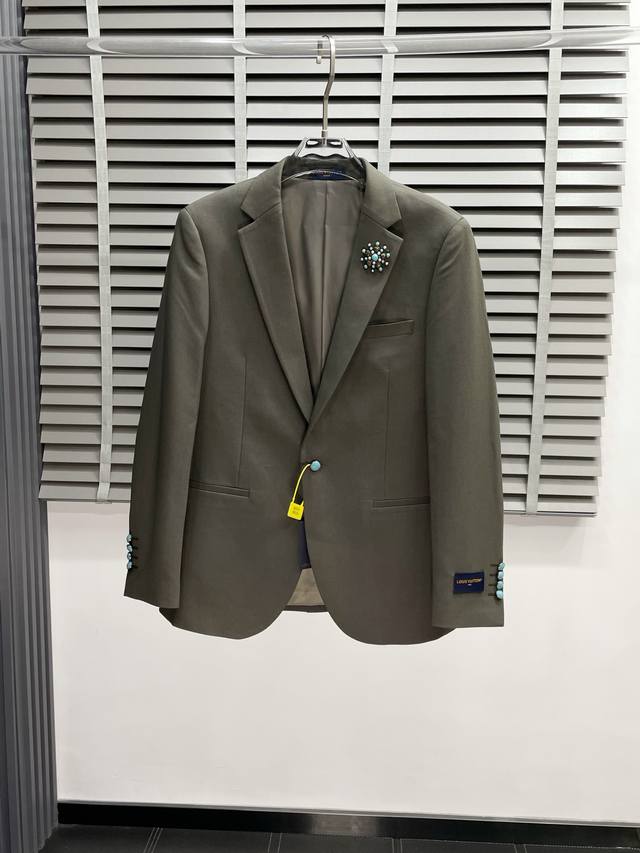 Set. New Louis Vuitton suit set, a simple and casual blazer from a foreign trade