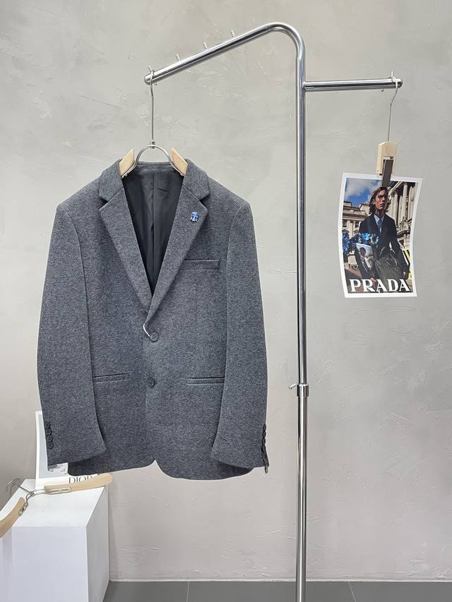 Bc-Brunello Cucineli New Suit Set, a simple and casual suit jacket from an expor