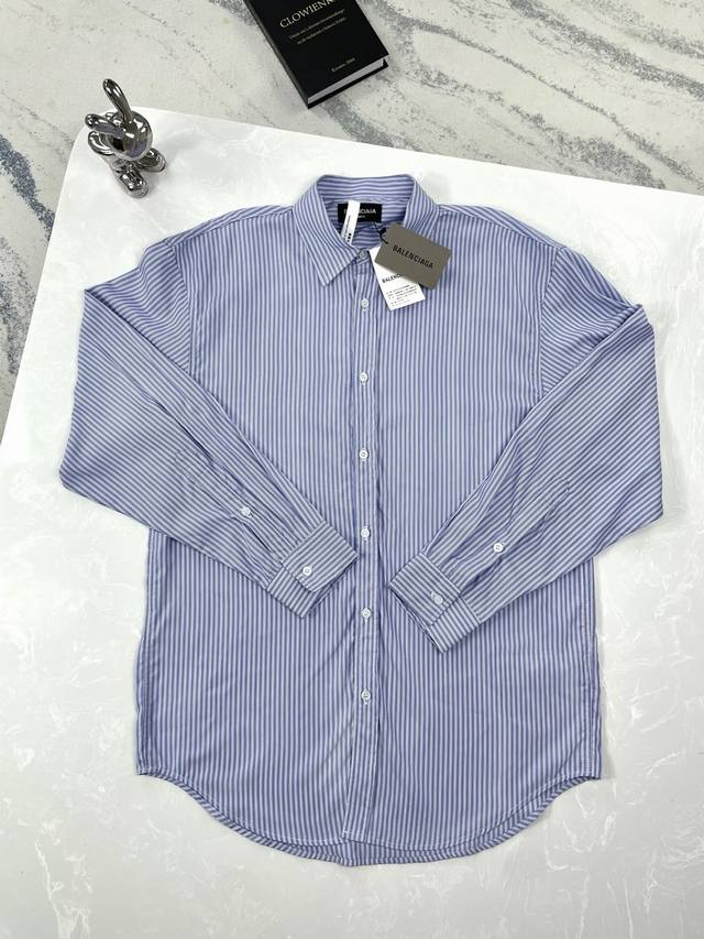 High-quality Balenciaga 25Ss new blue and white pinstripe shirt. Size: S-XL.