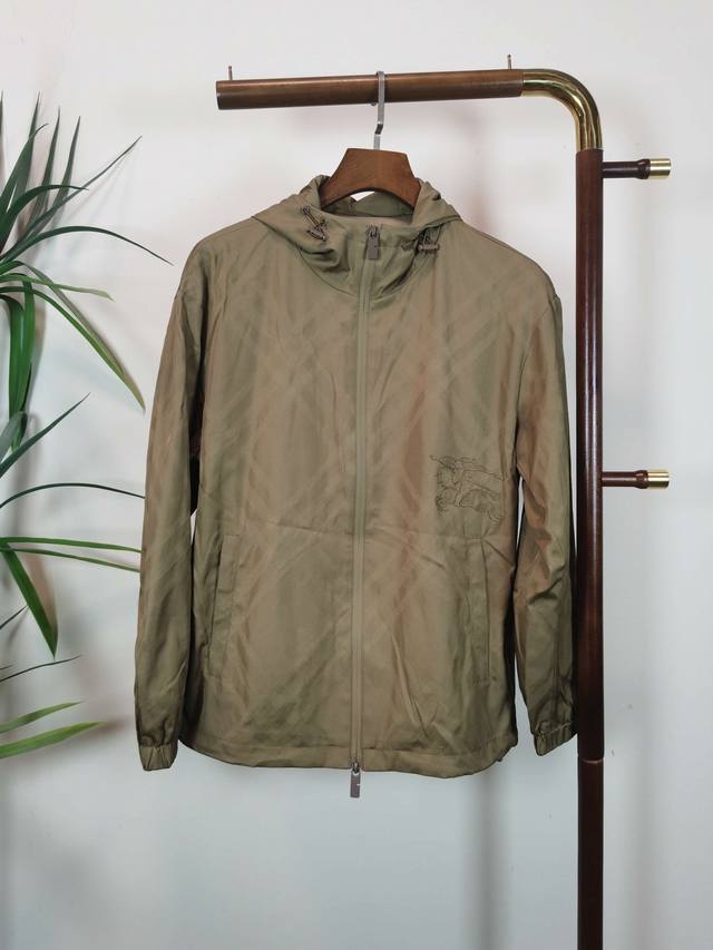 Burberry Exclusive Customer Supply: The latest Fall/Winter Fashion Jacket. A cla