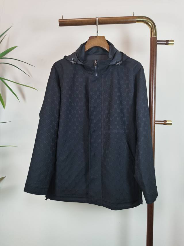 Gucc 2025 New Reversible Denim Jacket. This denim jacket features one side craft