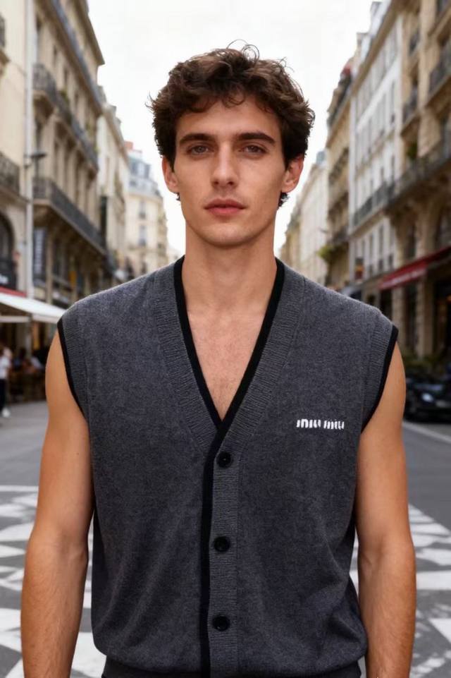 Miumiu. 2025 Autumn New Arrival Fashion Men's V-neck Faux Two-Piece Knitted Vest