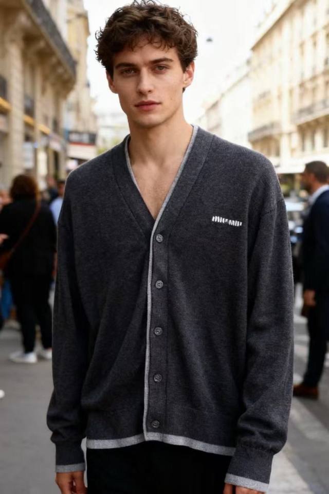 Miu Miu. 2025 Autumn New Arrival Fashion Men's Faux Two-Piece Knit Cardigan! Fea