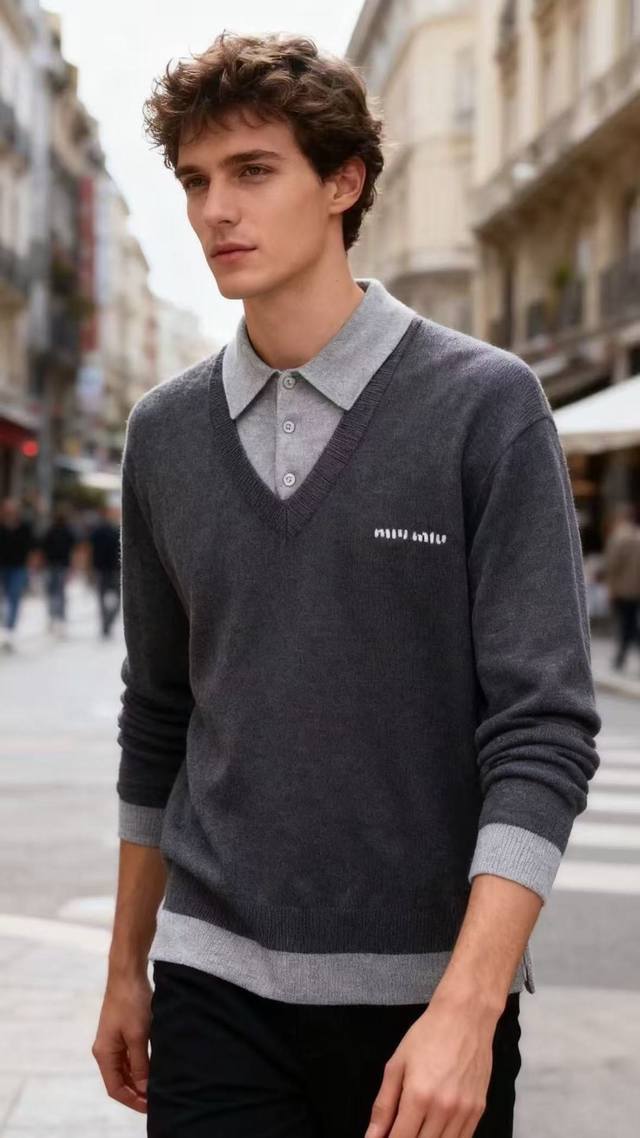 Miumiu. 2025 Autumn New Men's Collared Faux Two-Piece Knit Sweater! Made of comf