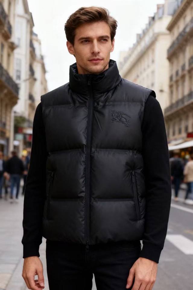Burberry*Ry. 2025 Autumn/Winter Burberry Classic Men's Down Vest! Features the b