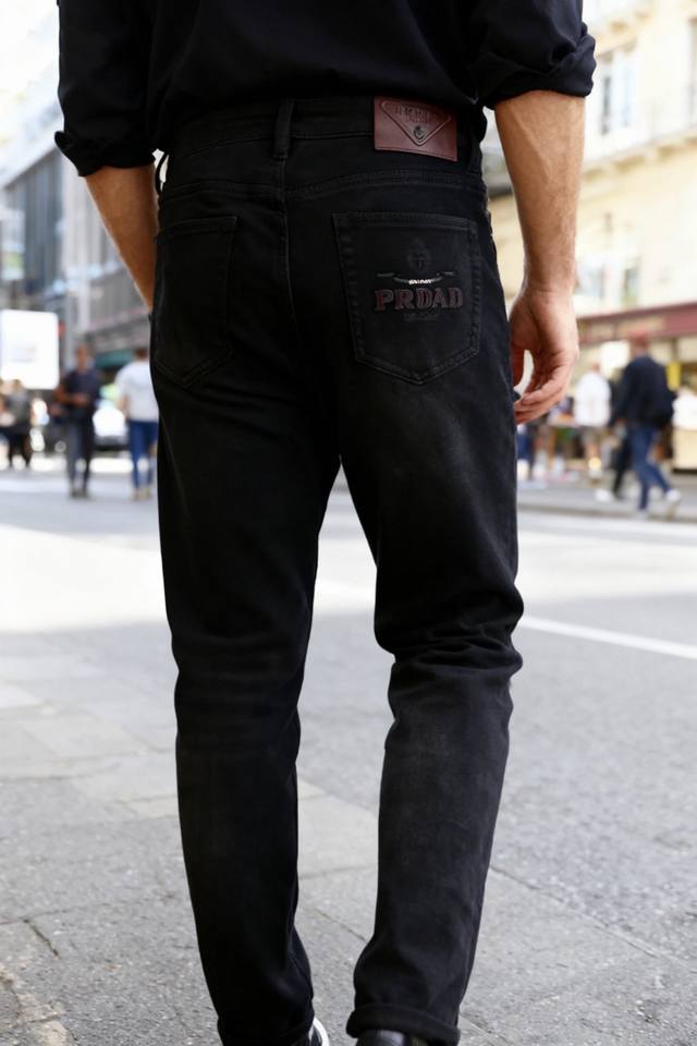 Pr*Da. 2025 Autumn New Arrival! Stylish men's versatile dark casual jeans made o