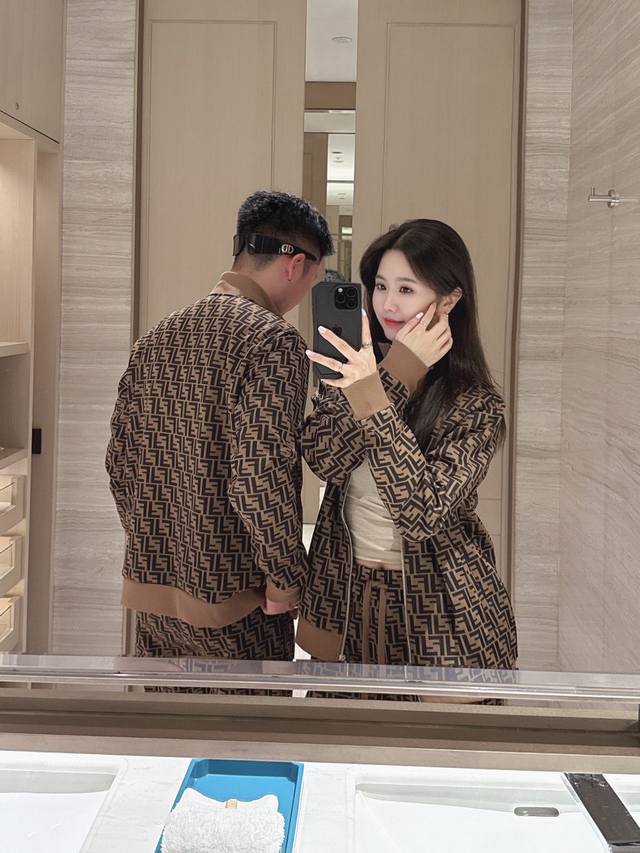 Fendi 25Ss New Stand Collar Suit. This suit reinterprets the brand's timeless el