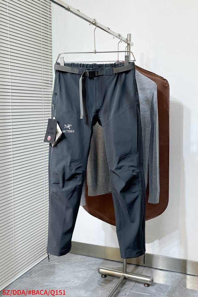 Q151 Sz Arc'teryx Leaf Algpa Pant Lt, a military-style tactical hard-shell outdo