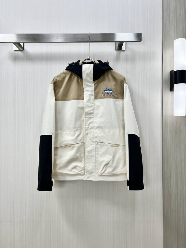 Gucci 2025 Early Autumn New Arrival Jacket. A runway piece in perfect condition,