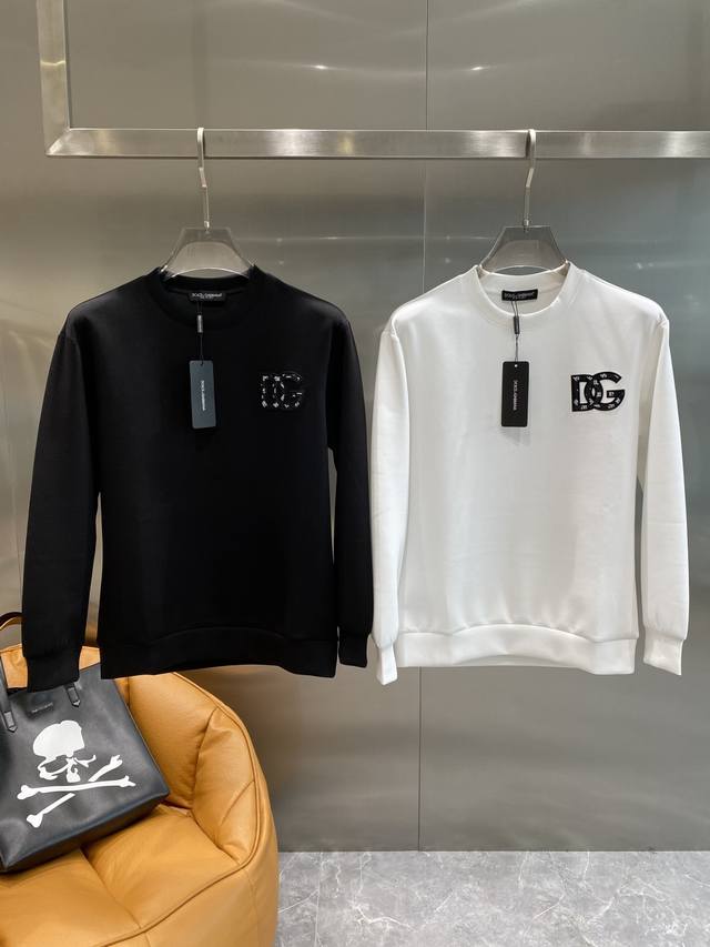 Dg's Fall/Winter 2025 Air Layer Crew Neck Sweatshirt features the brand logo on Dg's Fall/Winter 2025 Air Layer Crew Neck Sweatshirt features the brand logo on