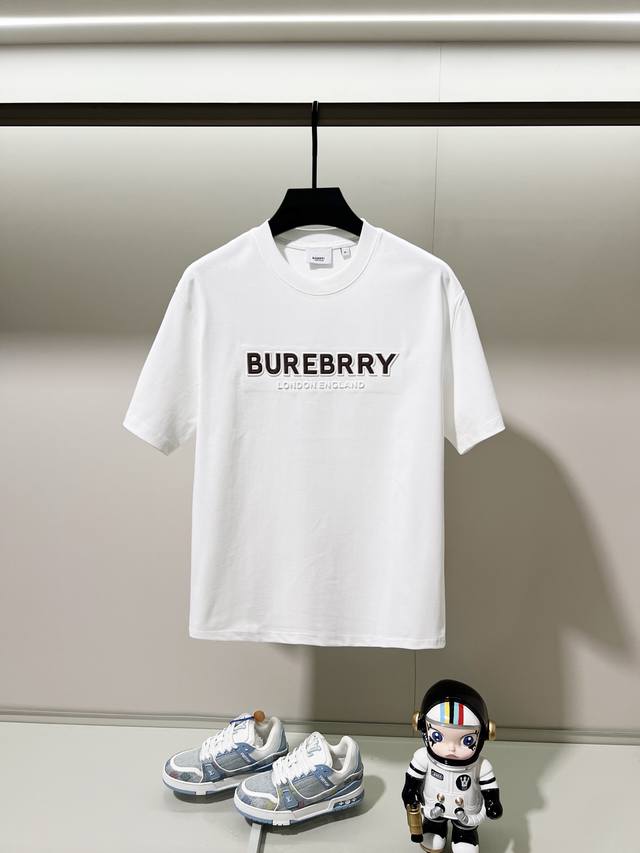 Burberry 300g Crew Neck Short Sleeve T-Shirt. Features classic embossed silicone
