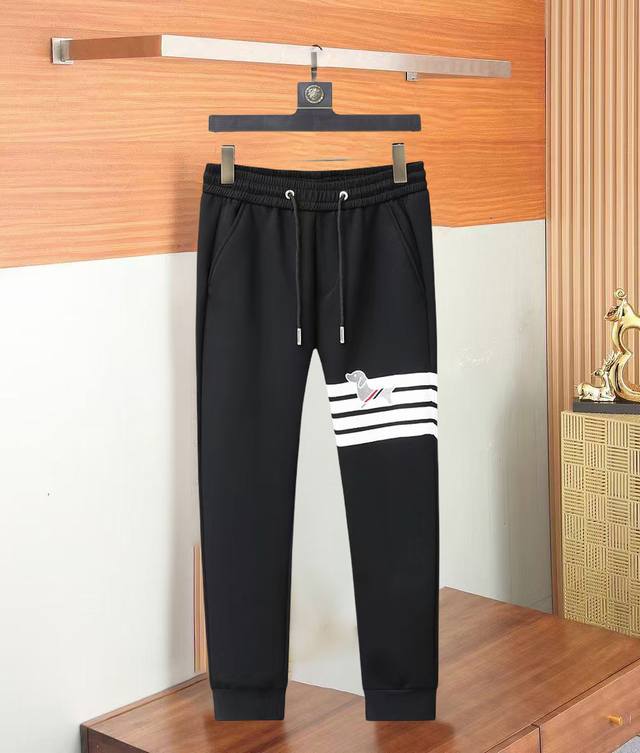 Tom Brown's new spring/autumn casual trousers! Available simultaneously on the o