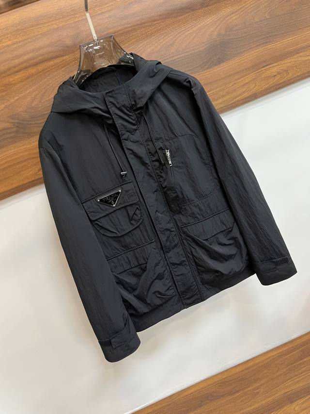 Prada 2025 Spring/Autumn New Arrival: Prada Hooded Jacket. A must-have for sprin