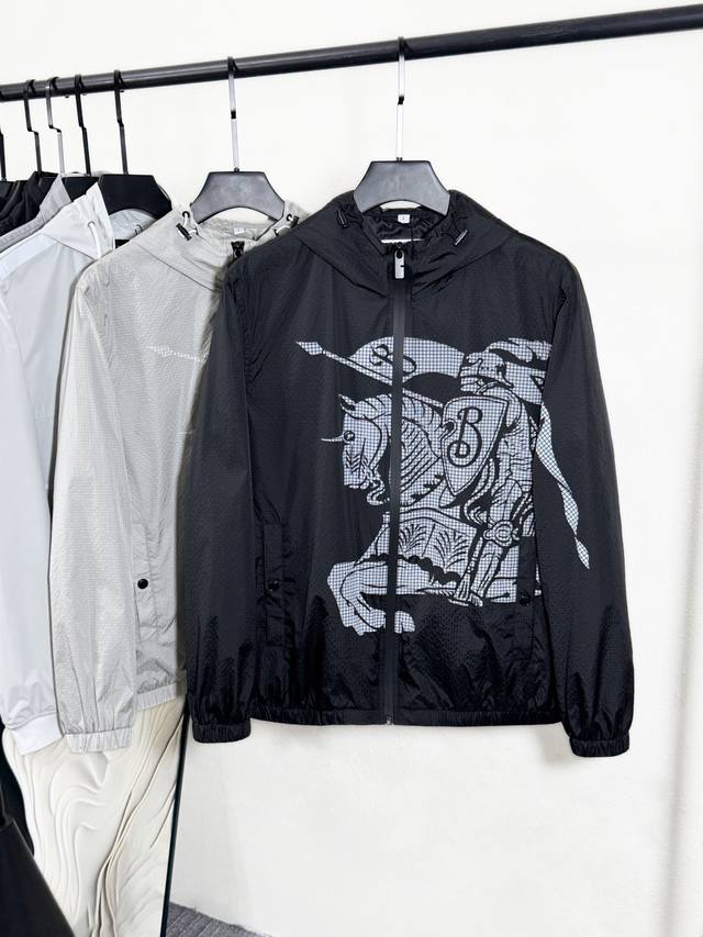 Burberr*Y Original Equestrian Knight Logo Windbreaker Jacket. Made of high-quali