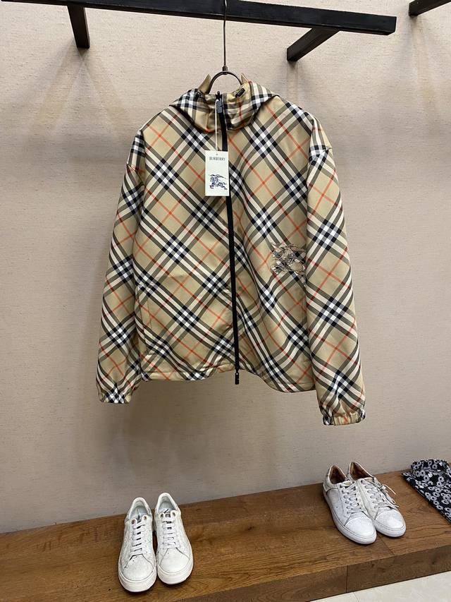 High-quality Burberry plaid reversible jacket. Custom-made from disassembled ori