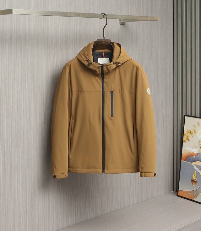 Moncler Fall/Winter 2025 Lightweight Down Jacket is now available! Stylish yello