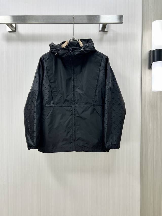 Lv 2025 Autumn/Winter New Exclusive Supply: Latest Fashion Hooded Jacket. A clas