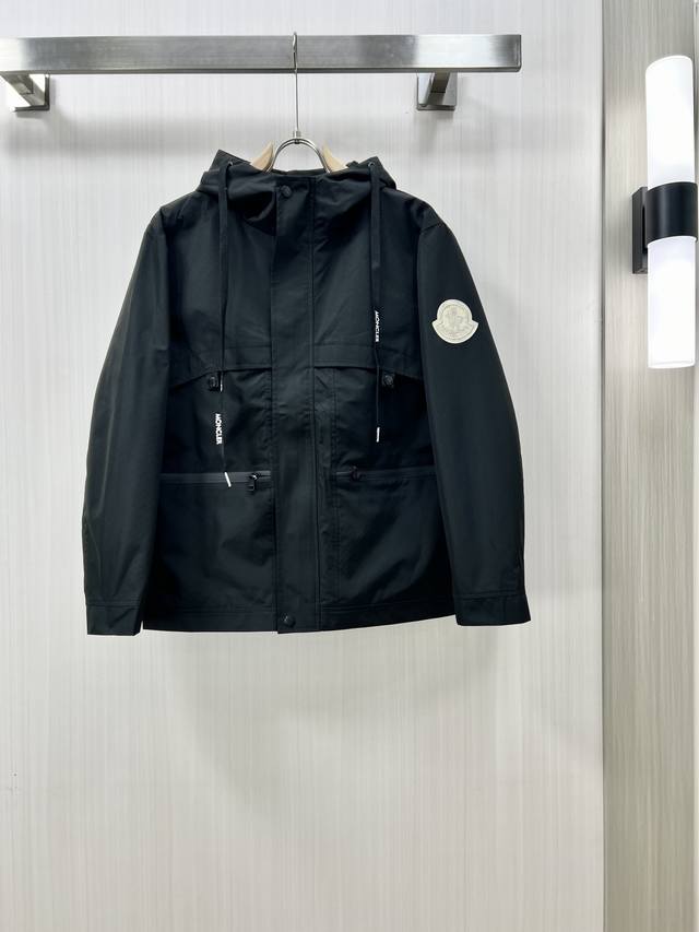 Moncler 2025 Autumn/Winter New Exclusive Fashion Hooded Jacket. A classic design