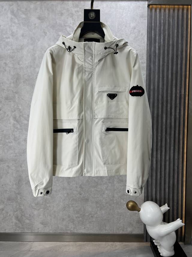 Same style as Prada's official website, early release of the 2025 Fall/Winter me