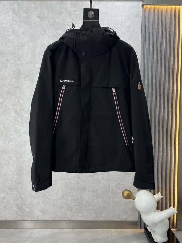 Same style as Moncler's official website, early release of the 2025 Autumn/Winte