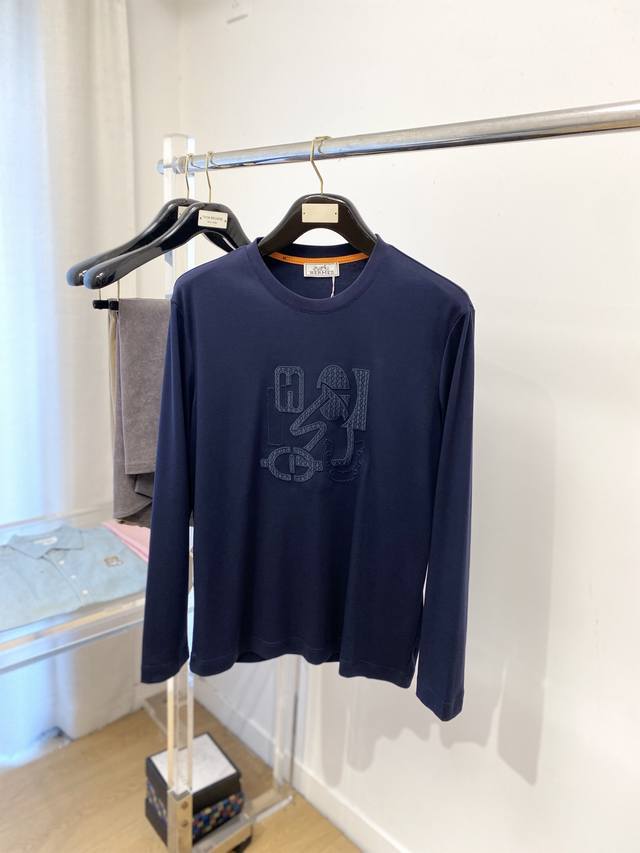 Hermes, 2025 latest long-sleeved shirt, chic and stylish, with an exquisite embr