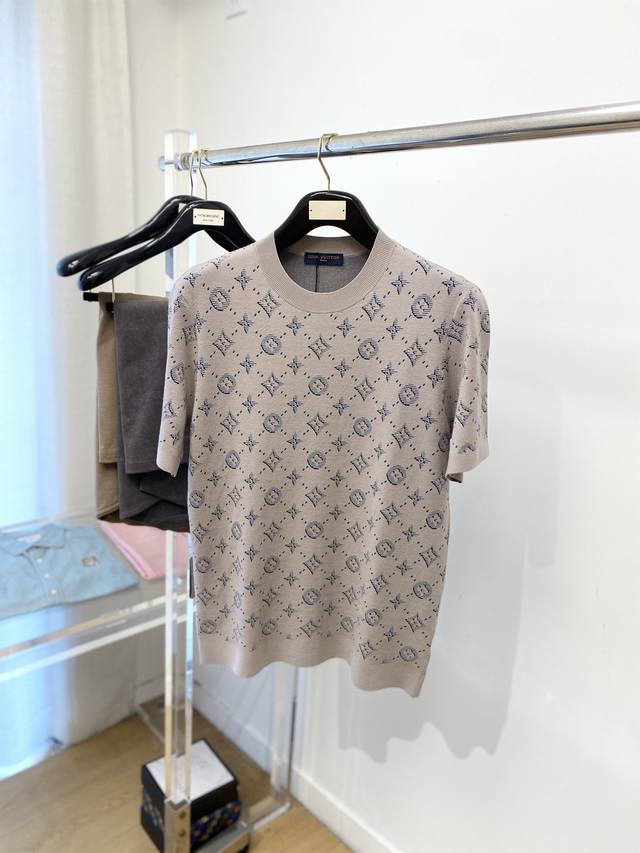 Louis Vuitton 2025 latest knitted short-sleeved T-shirt, stylish and chic, featu