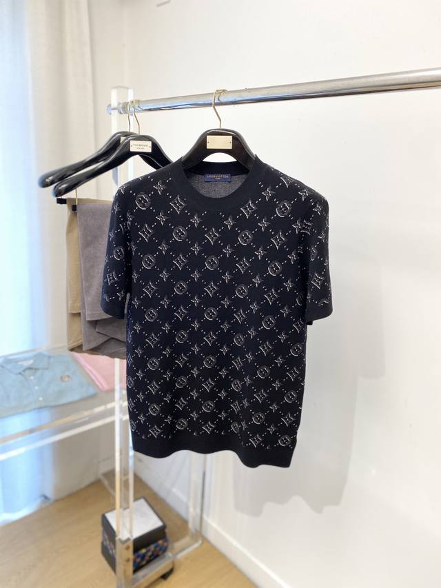 Louis Vuitton 2025 latest knitted short-sleeved T-shirt, stylish and chic, featu