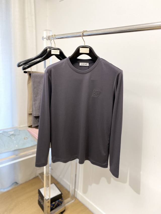 Loewe, 2025 latest long-sleeved shirt, stylish and chic, with an exquisite embro