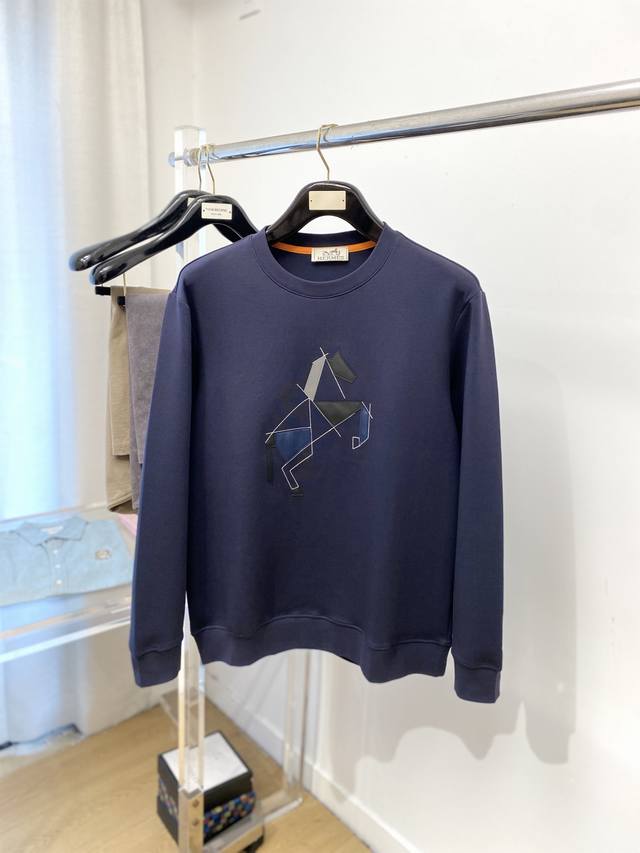 Hermes 2025 New Arrival Sweatshirt, stylish and chic, featuring an embroidered l