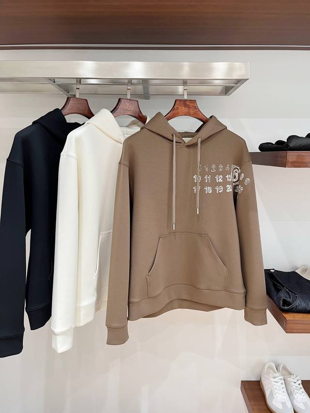 Margiela, 2025 latest sweatshirt, stylish and cool, with a premium printed logo