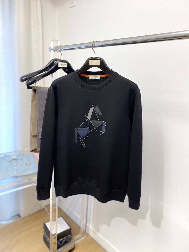 Hermes 2025 New Arrival Sweatshirt, stylish and chic, featuring an embroidered l