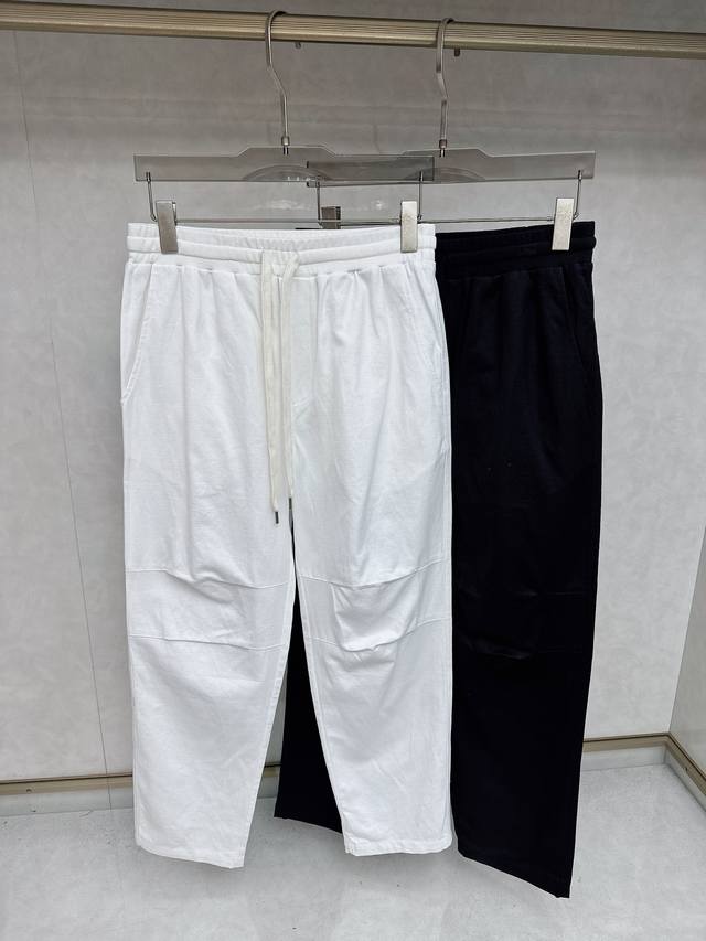 Brunellocucinelli, a veteran and upscale brand, recommends these men's autumn st