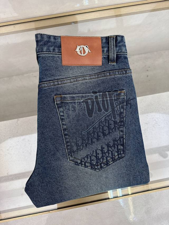 Dior's latest men's jeans for Early Autumn 2025! Made with heavy-duty washed den