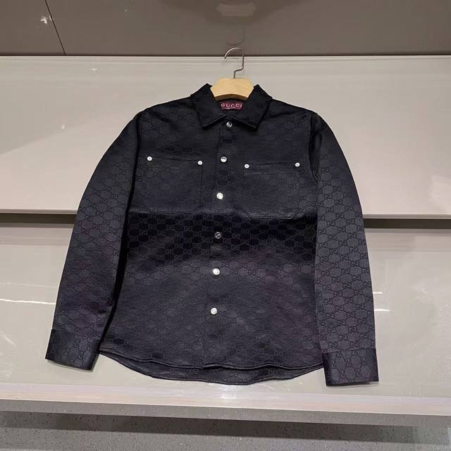 A new men's casual digital print long-sleeved jacket shirt from the Gucci family
