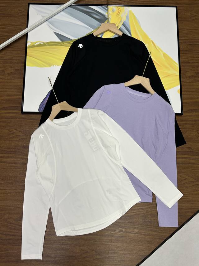 Descente Women's New Three-Color 25Ss Crew Neck Base Layer Top! This Descente wo