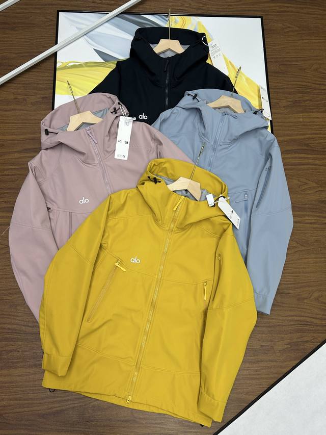 Alo Couple Style Softshell Jacket. This Alo outdoor mountain-style workwear hood