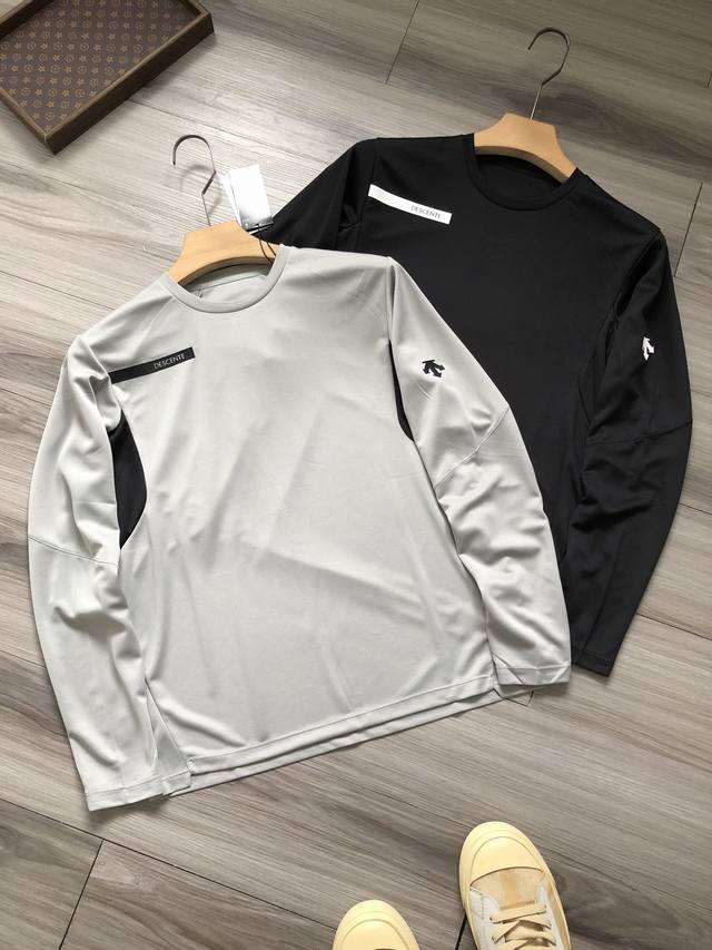 D Family Training Series Arm Logo Printed Men's Color Block Cross-Neck Long Slee