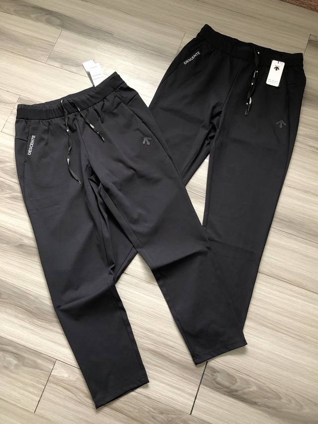 D Family Comprehensive Training Series Logo Printed Men's Commuter Casual Outdoo