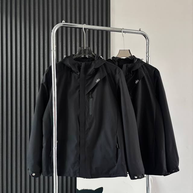 Alo Outdoor Casual Workwear Style Hooded Softshell Jacket This softshell jacket