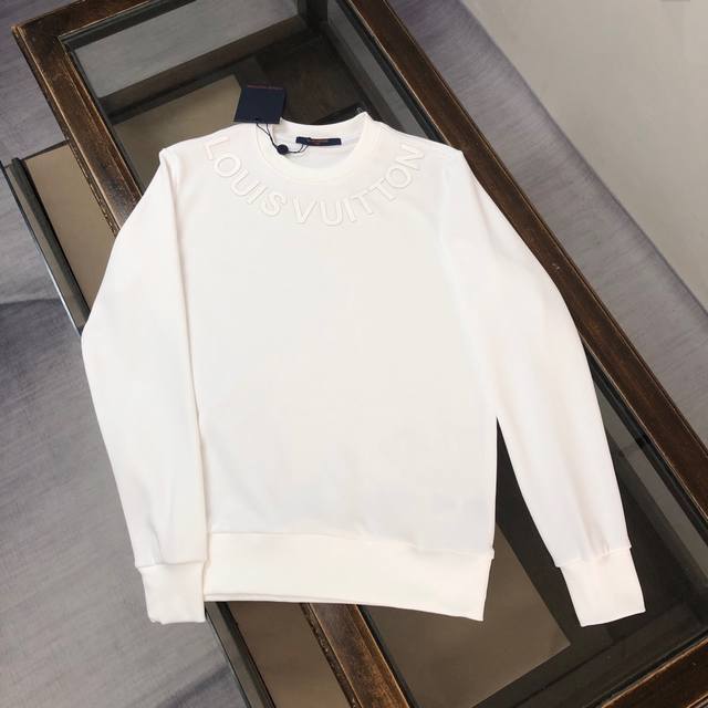 Louis Vuitton LV 2025 Latest Crew Neck Sweatshirt ~ The logo on the collar uses