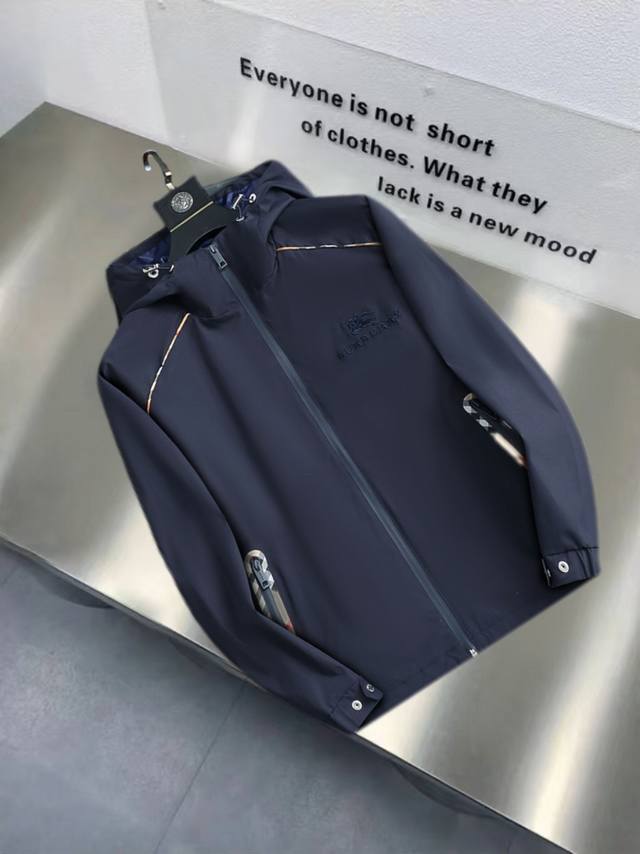 Burberry's latest casual men's hooded trench coat, high-quality original design