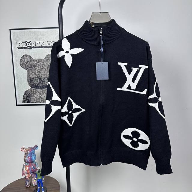 Style No.: Z48 Louis Vuitton 2025 New Large Monogram Logo Zipper Couple Crew Nec