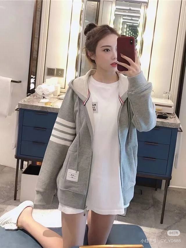 Model Image Style Number: Z28 Thom Browne Classic Yarn-Dyed Four-Stripe Zip-Up S