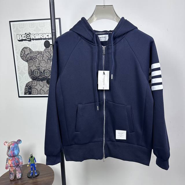 Style No.: Z28 Thom Browne Classic Yarn-Dyed Four-Stripe Zip-Up Sweatshirt Jacke