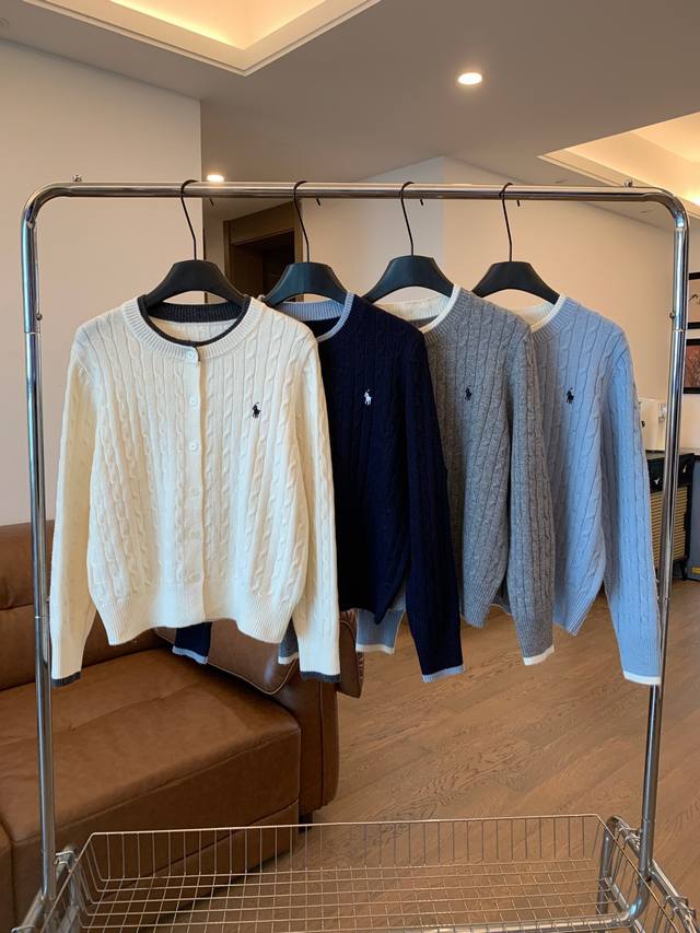 Pony Cable Knit Color-Blocked Cardigan, a must-have for autumn and winter! The c