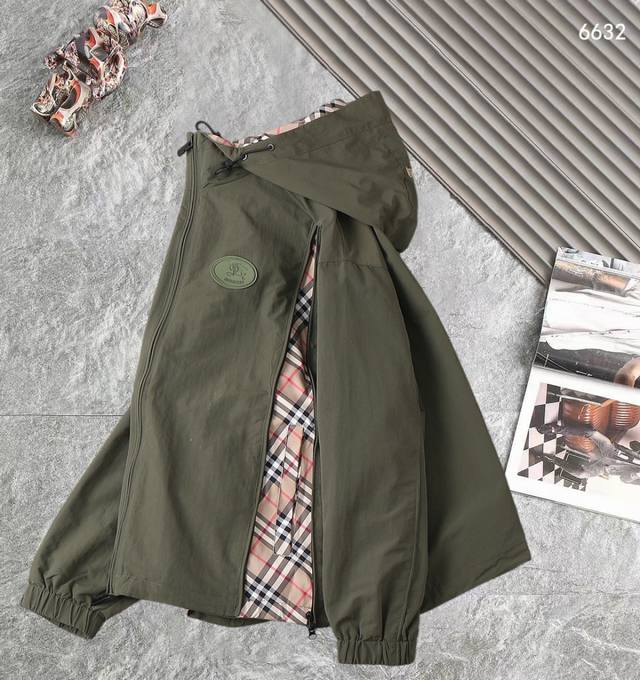 Burberry High-Quality 2025 Spring/Autumn New Arrival Jacket. A runway new arriv